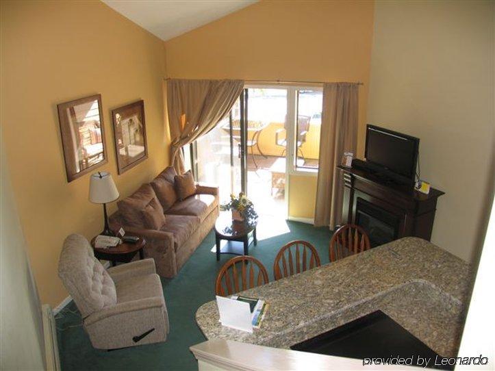 Pointes North Inn Charlevoix Δωμάτιο φωτογραφία