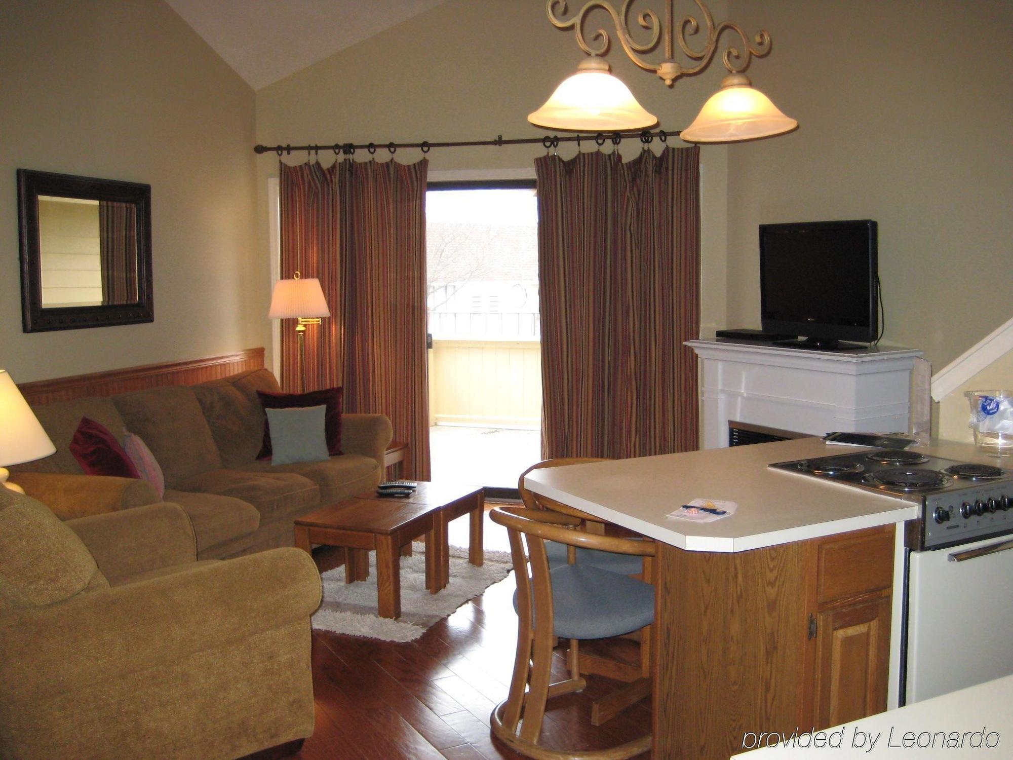 Pointes North Inn Charlevoix Δωμάτιο φωτογραφία