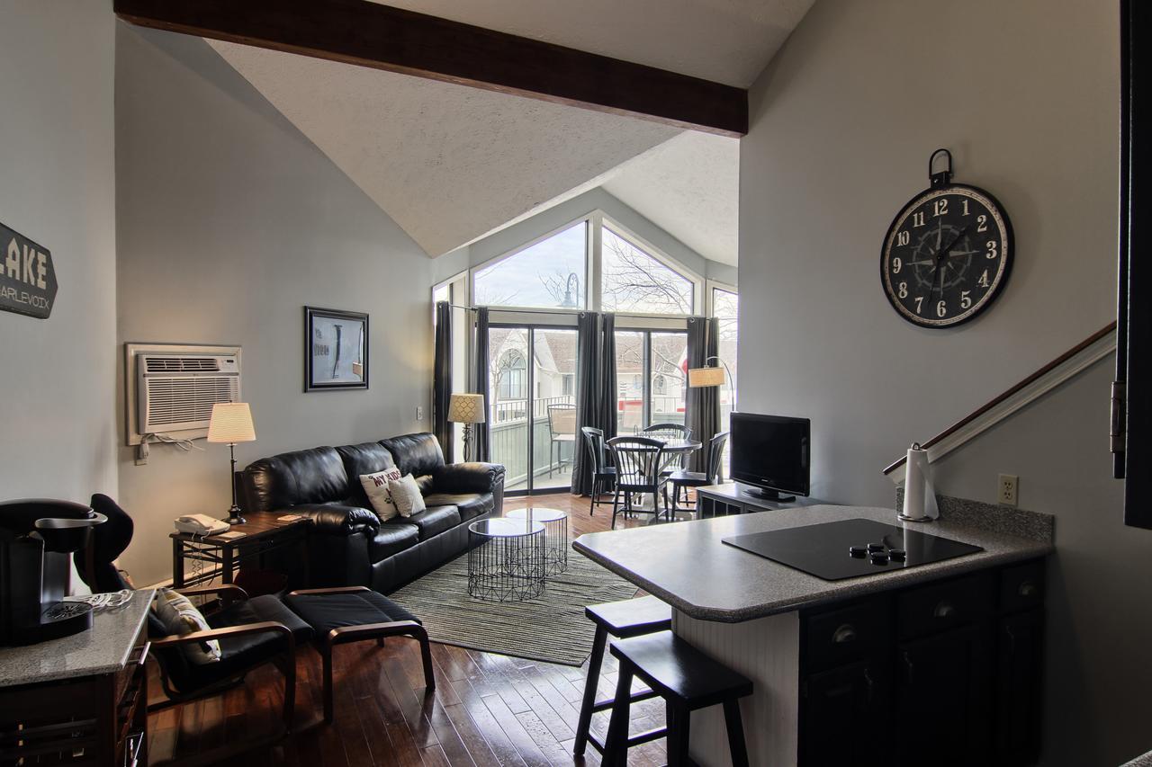 Pointes North Inn Charlevoix Εξωτερικό φωτογραφία