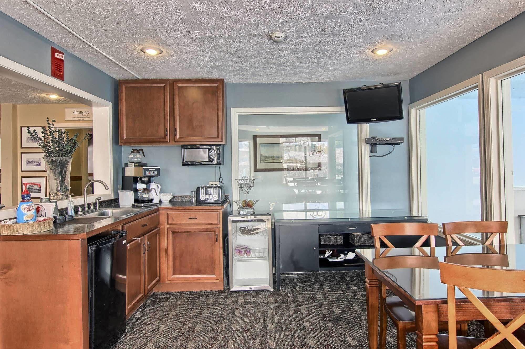 Pointes North Inn Charlevoix Εξωτερικό φωτογραφία