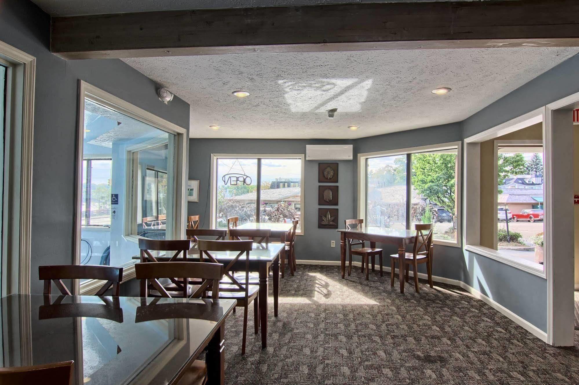 Pointes North Inn Charlevoix Εξωτερικό φωτογραφία