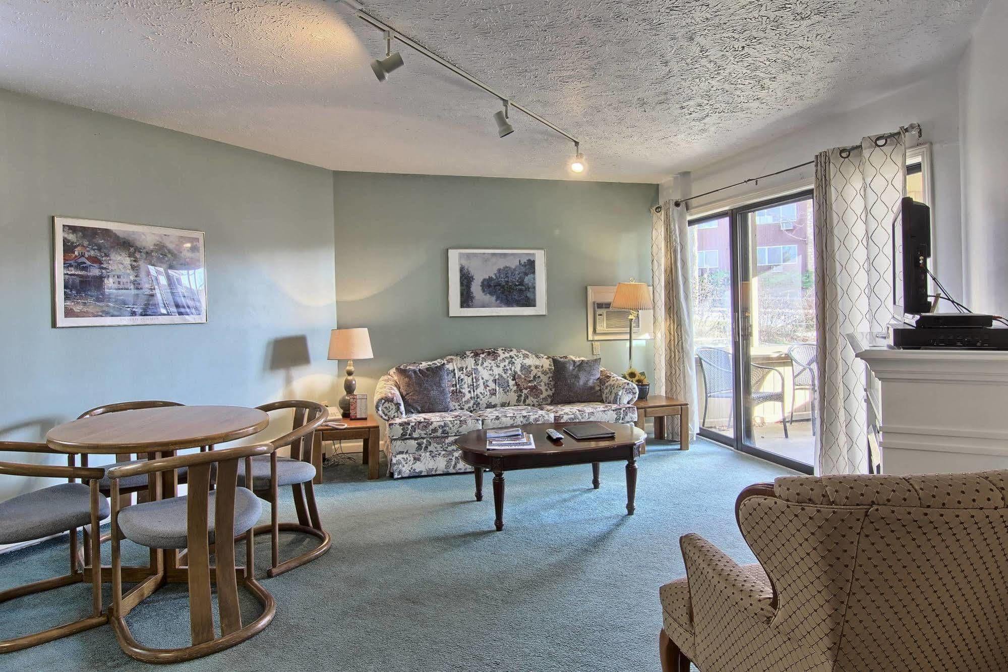 Pointes North Inn Charlevoix Εξωτερικό φωτογραφία