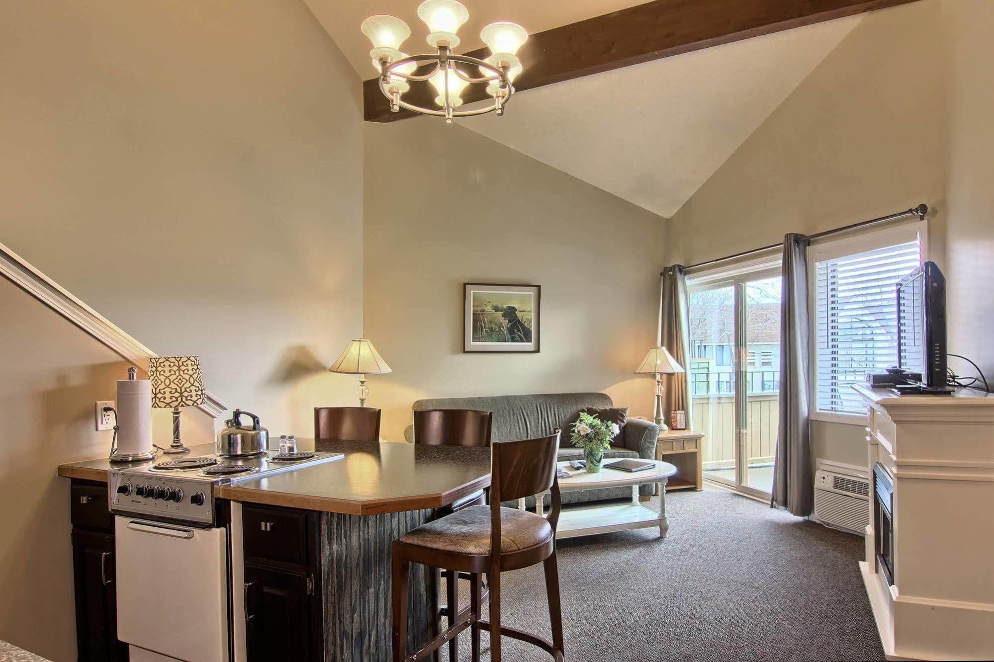 Pointes North Inn Charlevoix Εξωτερικό φωτογραφία